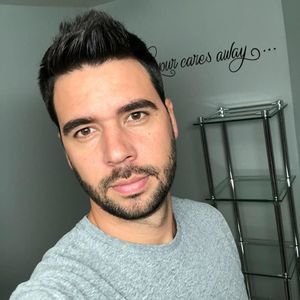 Meet your Posher, Abrahan